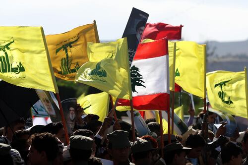 Hutíes reportan que EU y Reino Unido lanzan ataques aéreos en Saná y un aeropuerto en Yemen