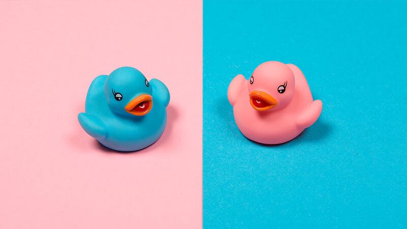 ¿Eres padre o madre de una niña o un niño trans? Estos son consejos y experiencias de familias