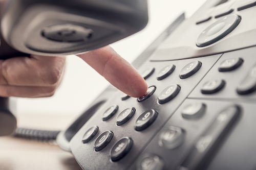 Telefonía fija repunta por primera vez en una década