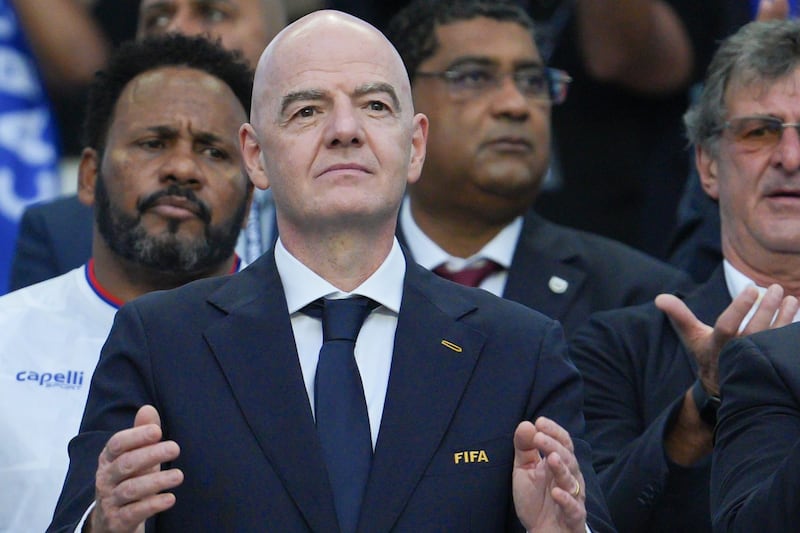 FIFA defiende su plan para recibir inversión privada: ‘Nadie está vendiendo el futbol’