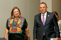 ONG de marea rosa piden a PAN, PRI y PRD fortalecer a Xóchitl