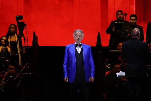 Andrea Bocelli, Ángeles Azules y Ximena Sariñana hacen ‘vibrare forte l’anima’ en el Zócalo