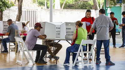 La encuesta de El Financiero ubica a Morena con 38 por ciento de la intención de voto para las elecciones 2027 (FOTO: JOSÉ BETANZOS ZÁRATE/CUARTOSCURO)
