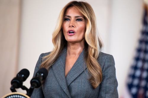 Melania Trump niega vínculos con Epstein tras críticas: ‘No soy su víctima ni me presentó a Donald’
