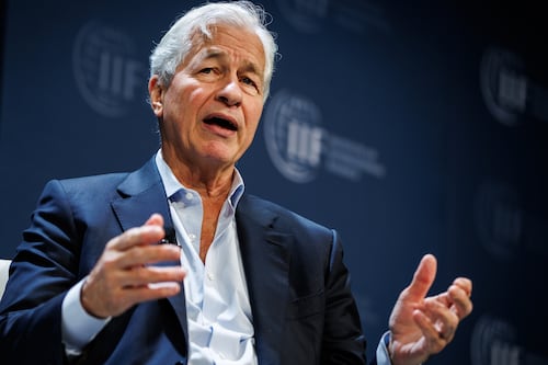 Jamie Dimon lanza advertencia: Ve paralelismos ‘estúpidos’ similares a la crisis de 2008