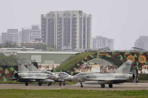 ¿China ‘desatará’ la guerra? Anuncia sanciones a 20 empresas de Defensa de EU por venta de armas a Taiwán