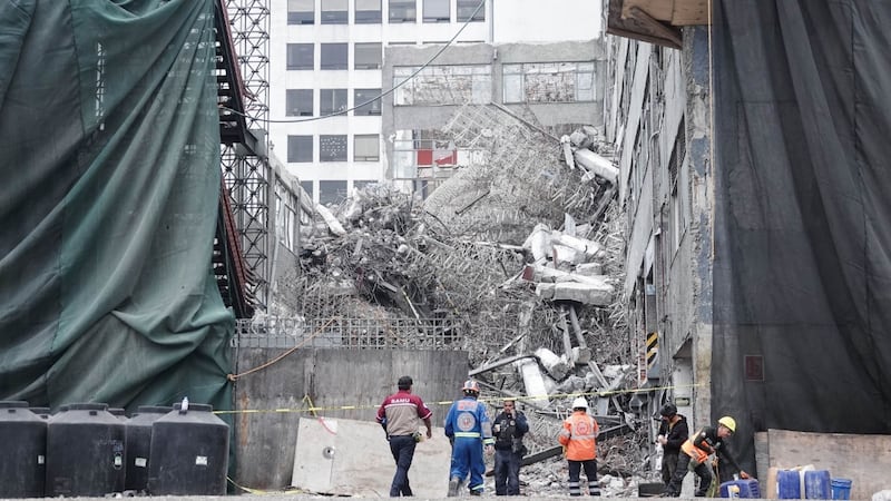 Suspenden edificio colapsado en San Antonio Abad; tenía daños por los sismos de 1985 y 2017