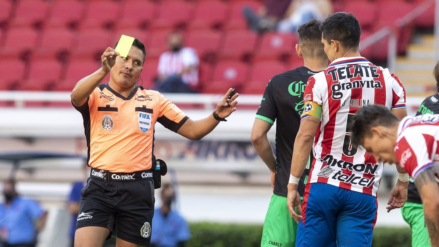 Apareció el grito entre la afición de Chivas y se detuvo el partido contra Santos por unos minutos