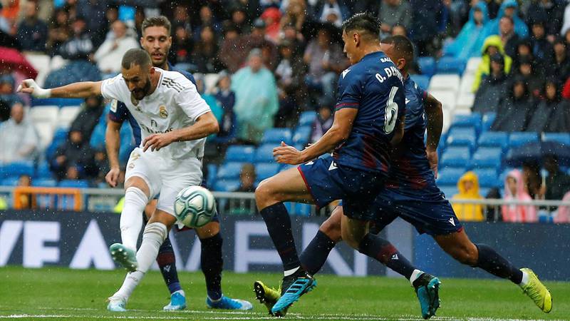 Benzema vuelve a dar la cara por un Madrid que no termina de convencer en casa