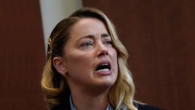 ‘Es horrible’: Amber Heard testifica lo difícil que es revivir su matrimonio con Depp