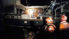 Rescatan a 3 estadounidenses en un velero a la deriva en Isla Mujeres