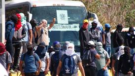 ‘Arresto de policía fue para disminuir protestas y no por justicia’, acusan normalistas de Ayotzinapa