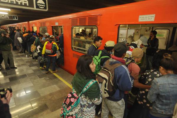 Monedero hermético: Mujer recupera tupper con 6 mil pesos que había olvidado en el Metro