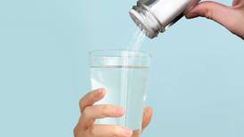 ¿Qué pasa si tomas agua con sal todos los días? Este es su efecto en tu cuerpo 