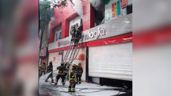 Reportan incendio en la Plaza de la Tecnología en CDMX