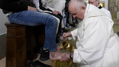 Semana Santa: Papa Francisco lava pies de jóvenes presos, ¿de dónde surge esta tradición?