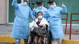 Personal médico que enfrentó pandemia de COVID-19 tendrá plazas, promete AMLO 