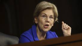 Warren se lanza contra Facebook y dice que socava el sistema democrático