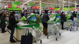 Gasto del consumidor en EU sube en abril y rebasa pronósticos 