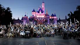 Disneylandia sube precios drásticamente: Aplica para boletos, pases anuales y hasta estacionamiento