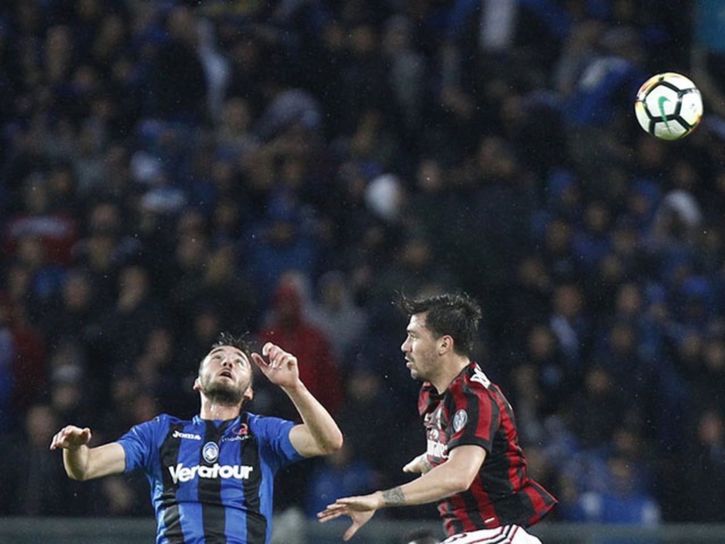 El Milan empató con el Atalanta y logró su billete para la UEFA Europa League