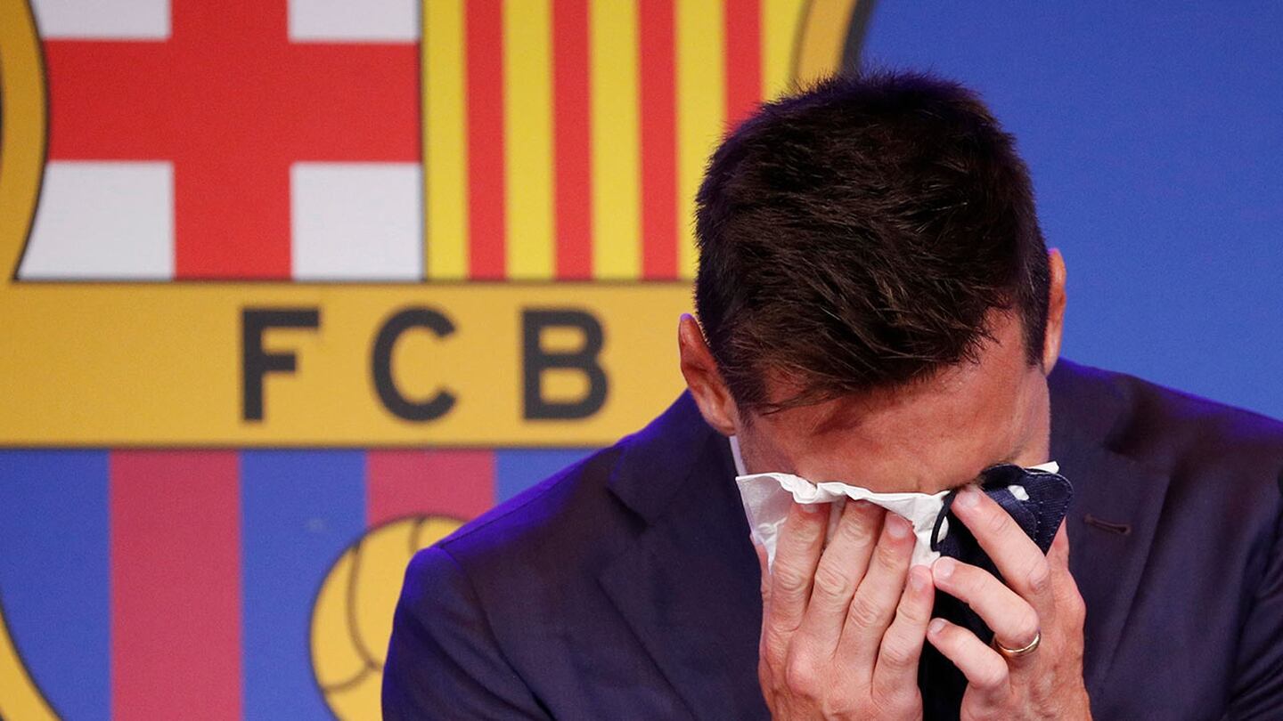 Socios del FC Barcelona interponen demanda para evitar que Messi fiche por el PSG