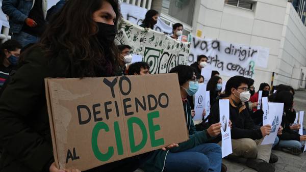 ¡Cumplen! Alumnos del CIDE toman las instalaciones en rechazo a Romero Tellaeche