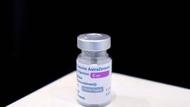 Llega a México sustancia para envasar 5.7 millones de vacunas COVID de AstraZeneca