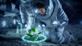 Científico mexicano busca sembrar plantas en el espacio para alimentar a astronautas de la NASA
