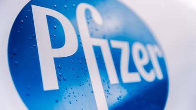 ¿Qué requisitos debe cumplir Pfizer para pedir autorización de uso de emergencia de su vacuna?