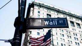 Wall Street cierra ‘dudoso’ previo a decisión de la Fed