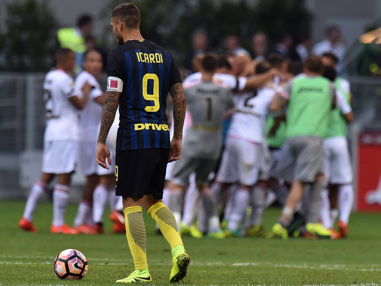 Reprobado por su público, Inter igualó con Palermo