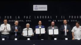 Firman acuerdo por la paz laboral en Querétaro