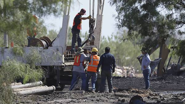 Familiares de mineros en Coahuila reclaman: ‘Entréguenlos vivos o muertos’