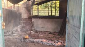 Encapuchados incendian escuela en Oxchuc, Chiapas; acusan ‘diferencias políticas’