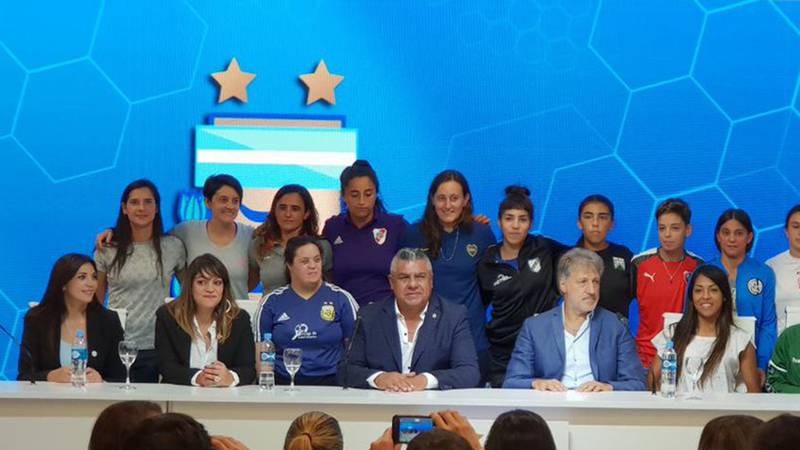 Histórico: el fútbol femenino es profesional en Argentina