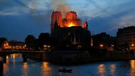 Por error, YouTube etiqueta videos del incendio en la Catedral de Notre Dame como material del 9/11