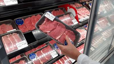El ‘zar de los alimentos’ pide a Inglaterra reducir consumo de carne para evitar colapso ecológico