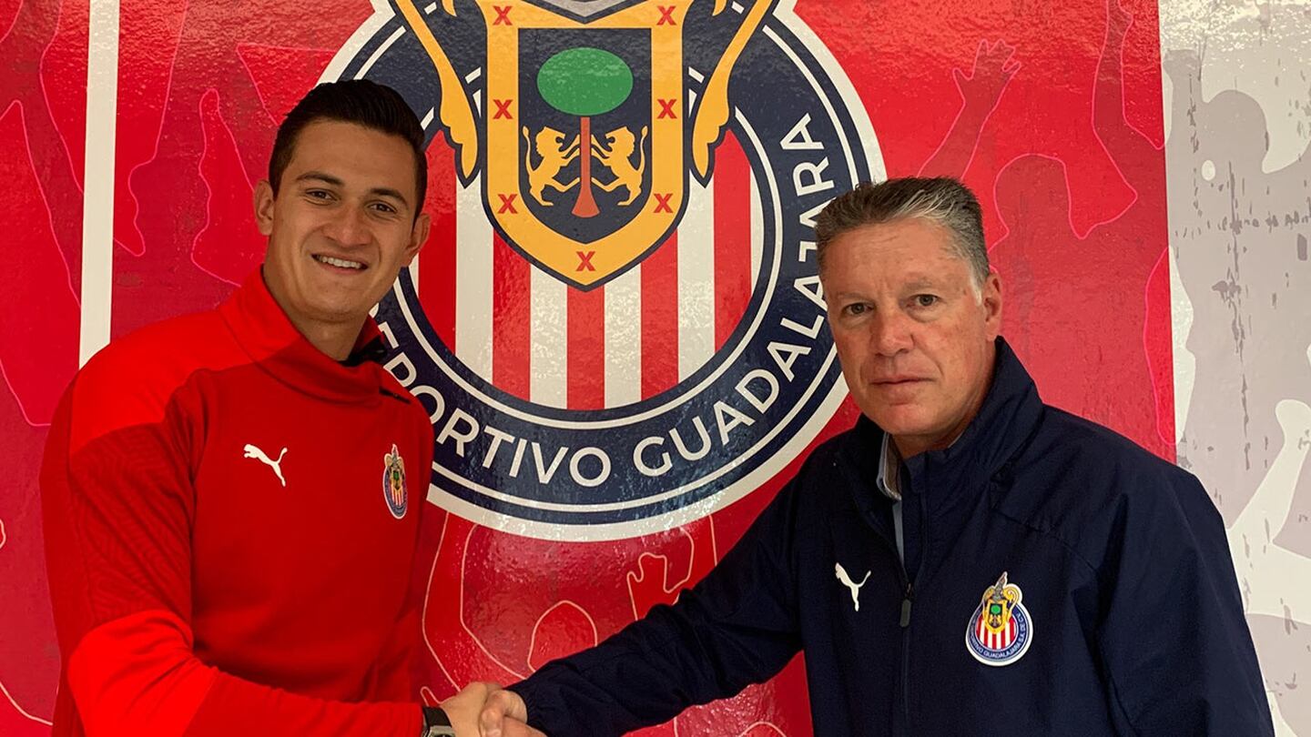 ¡Se queda en Chivas! Guadalajara extendió el contrato de Raúl Gudiño