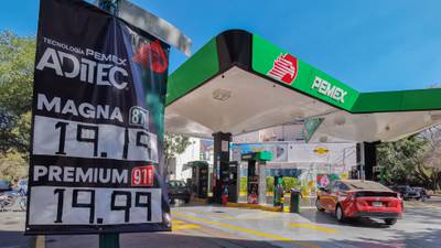 Mexicanos la prefieren roja; Premium le gana a Magna en gasolineras