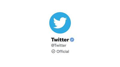 Decídete, Musk: Crea y elimina la insignia ‘oficial’ de Twitter en menos de 24 horas