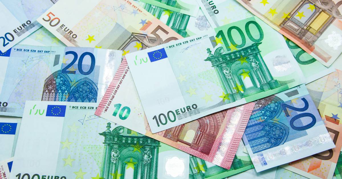 Euro spada do minimów od 20 lat i zbliża się do parytetu z dolarem – El Financiero