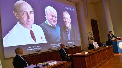 Harvey J. Alter, Michael Houghton y Charles M. Rice ganan Nobel de Medicina por descubrir la hepatitis C 