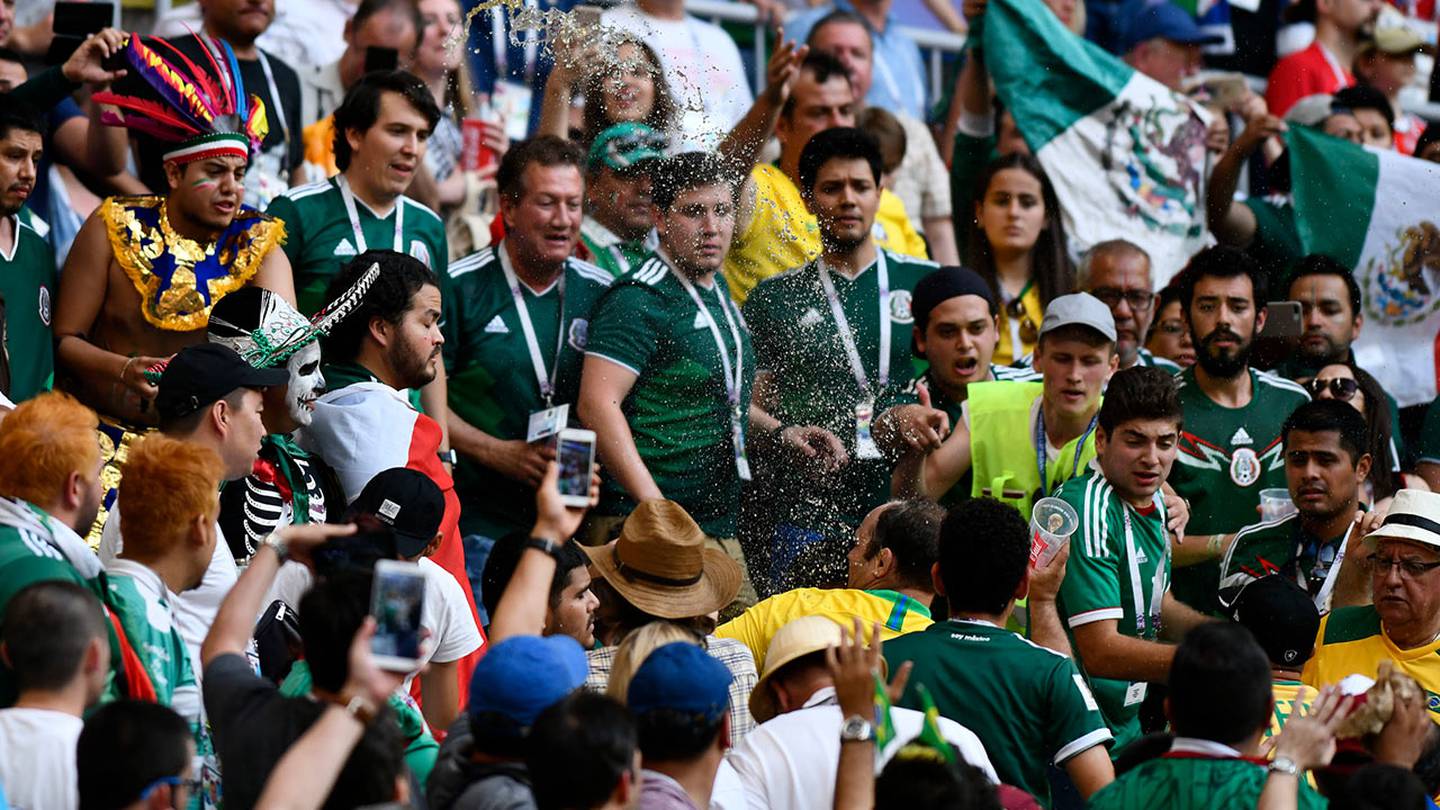Los aficionados mexicanos han estado envueltos en escándalos durante las pasadas Copas del Mundo.