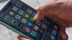 Usuarios ‘cuelgan’ los celulares: Ventas van a la baja desde 2021