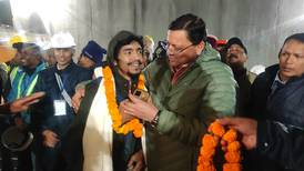 ¡Se logró! Rescatan a los 41 trabajadores que estuvieron atrapados en túnel de la India