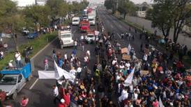 Manifestantes reabren casetas hacia Cuernavaca, Puebla, Pachuca y Querétaro desde CDMX
