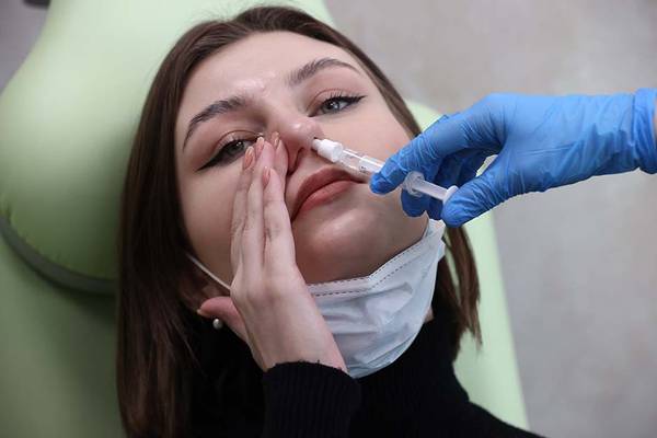 Rusia presume que vacuna nasal de ‘Sputnik V’ protege vs. todas las variantes de COVID