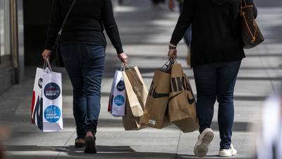 EU, en problemas: Gasto del consumidor, principal ‘motor’ de la economía, se estanca en mayo