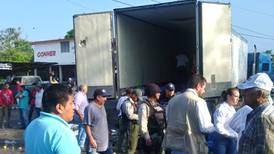 Rescatan a 200 migrantes abandonados en un tráiler en Ozuluama